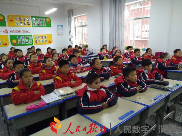 渭南市临渭区育红小学开展行动关爱小学"暖冬留守"儿童班鸡西主题图片