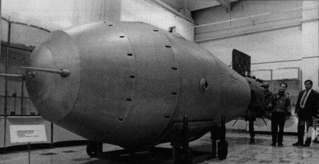 "沙皇炸弹"("炸弹之王"):世界上最大的炸弹 下面是一些近代的武器