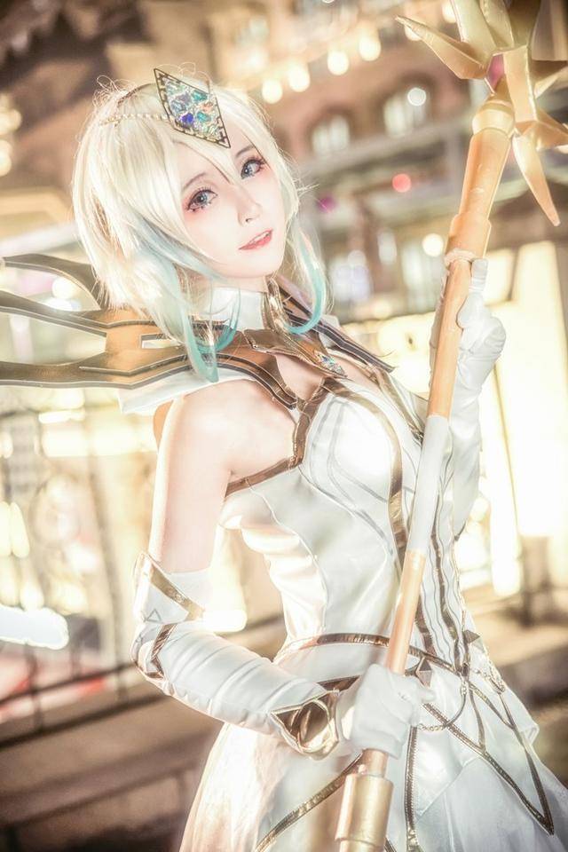 cosplay 寒冬中闪亮冻人的拉克丝~大长腿女神