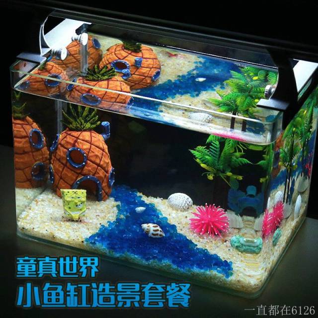 常见错误三:使用彩色的石子,仿真水草,珊瑚等造景
