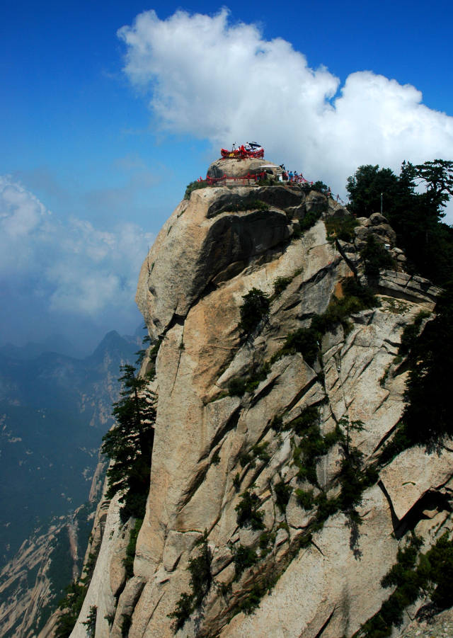 华山顶峰的佳景远胜于攀登的艰难