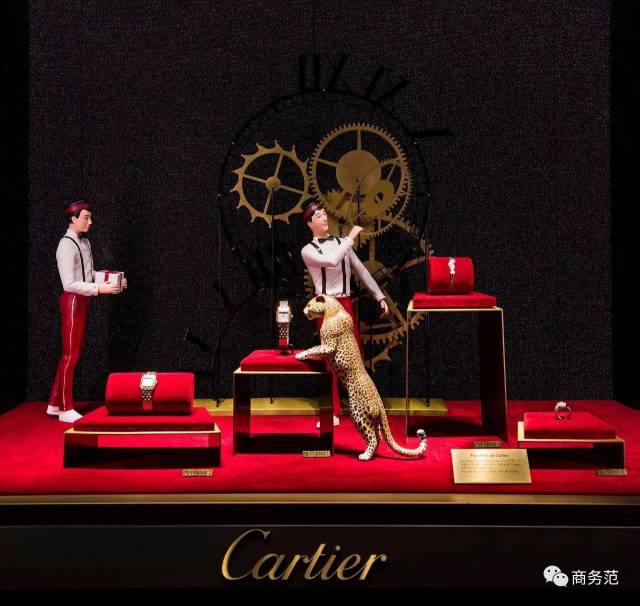 而在今年的卡地亚圣诞橱窗中,你依然可以看到cartier boy与卡地亚小