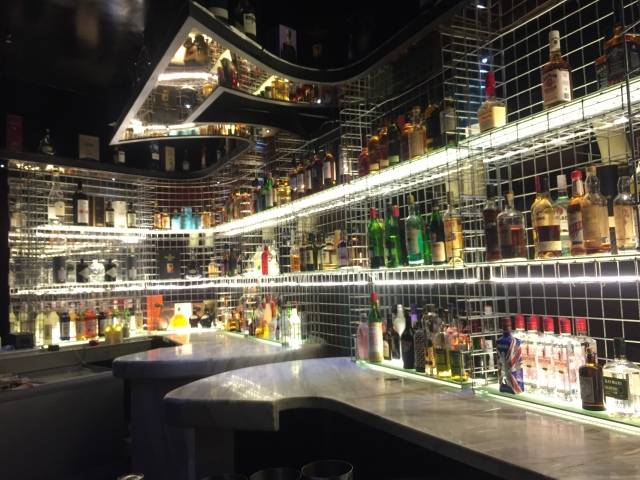 隐藏在闹市中的cocktail bar,一杯鸡尾酒让你记得这里