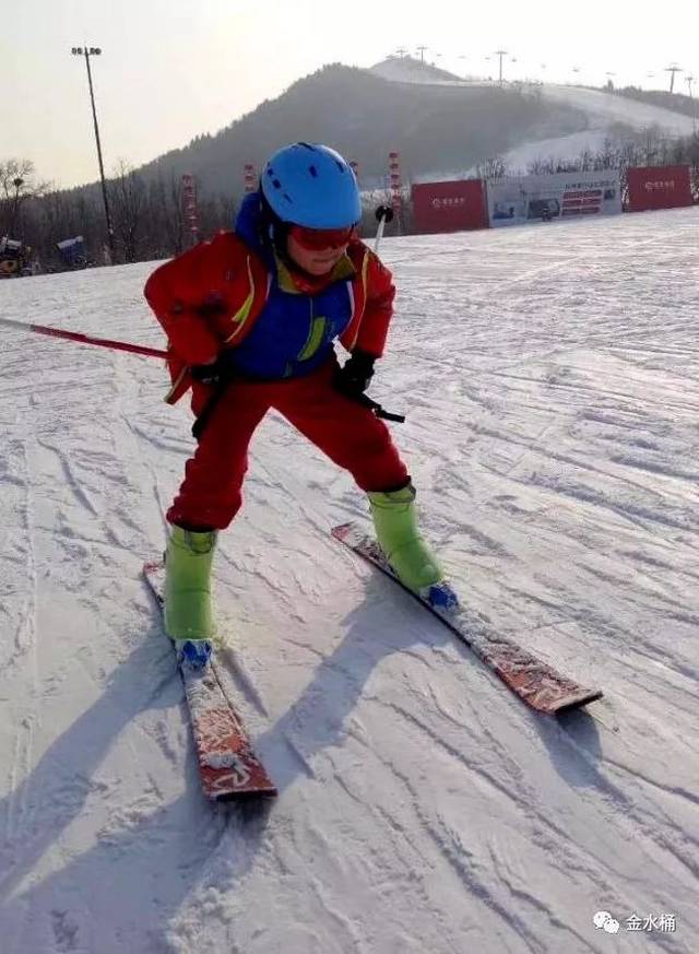 龙凤谷滑雪场 常州龙凤谷建于2014年,座落在武进区雪堰镇凤凰村,凤凰