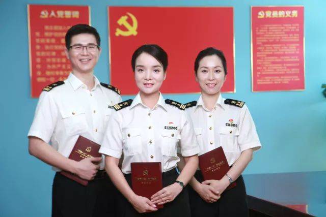 十里春风 刚柔巾帼——首届黄埔海关爱岗敬业十佳关(警)员之五