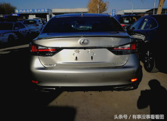 17款雷克萨斯gs300 f运动版提车 落地50万妹子说这车还奔驰e级好