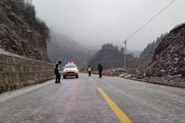 昭通永善境内多条道路结冰覆雪,最新路况信息来啦!