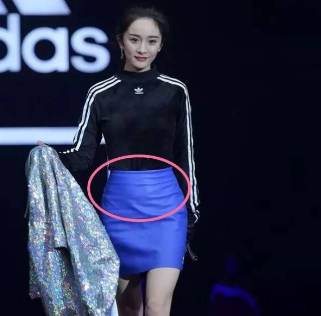 杨幂宣传运动品牌,肚子赘肉抢镜!