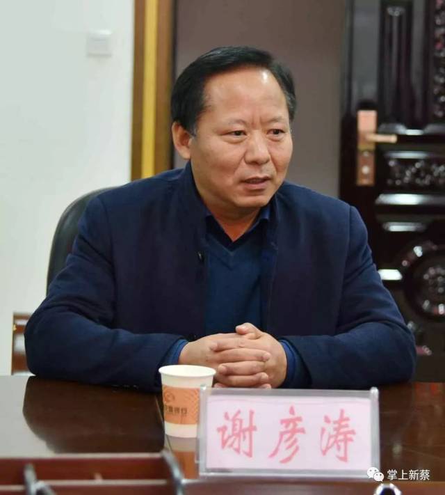 谢彦涛,申涌亮分别在项目协议书上签字.