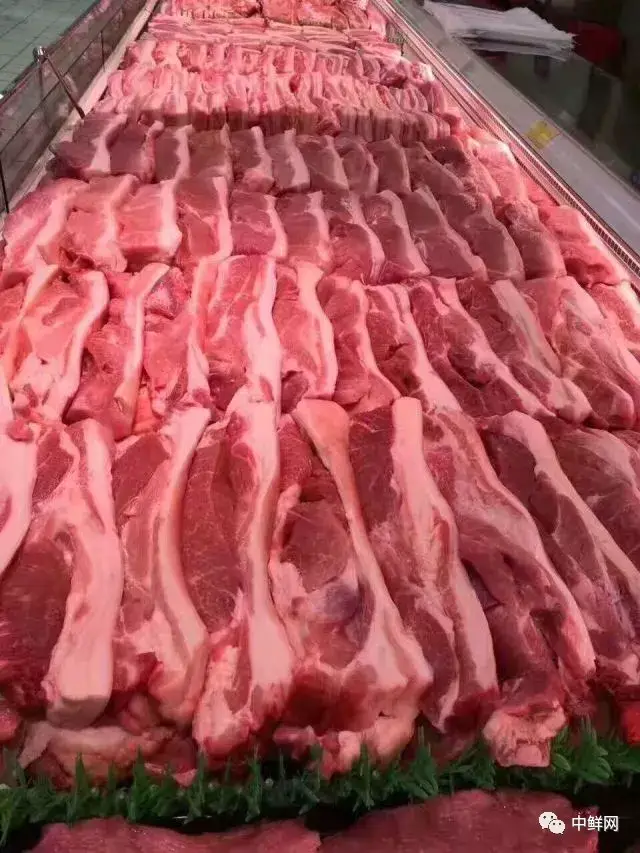 猪肉 分类 首先清晰地将猪肉做好分类,瘦肉类,带皮类,骨类,内脏类