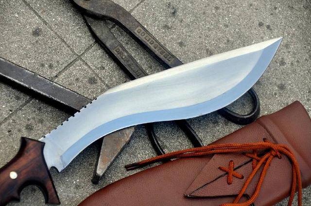 廓尔喀弯刀是尼泊尔的国刀,这种弯刀能一刀砍下一颗人头,并在战争中