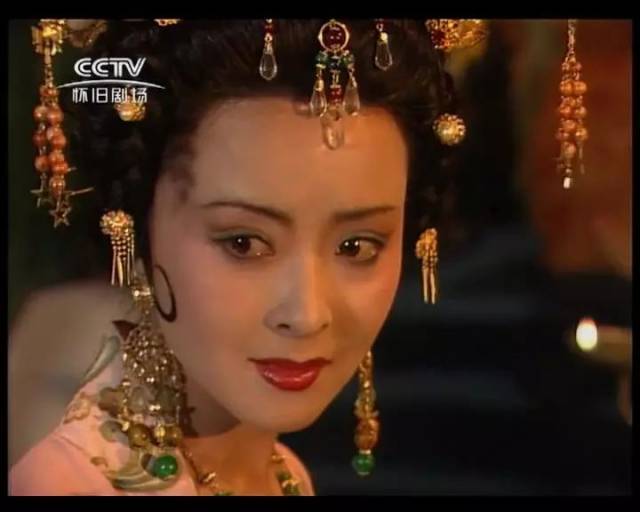 随后,周洁在《杨贵妃》中又饰演了杨玉环.