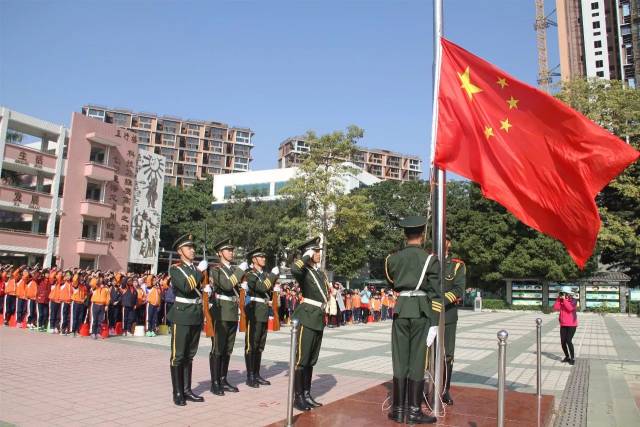 传播国旗文化,弘扬民族精神 ——2017年南村镇中心小学《敬礼五星红旗