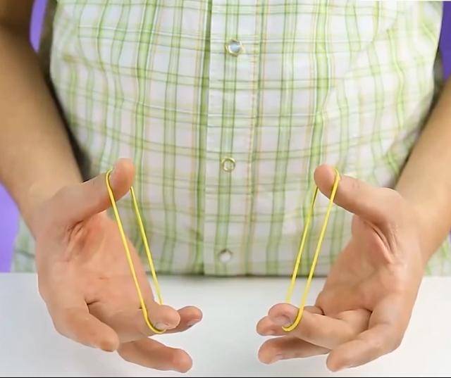 刘谦橡皮筋分离穿越,魔术简易初级基础入门教