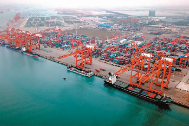 图为广西钦州保税港区码头.新华社记者 张爱林摄 贵州进口同比增长1.