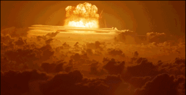 "图腾"爆炸实验的蘑菇云久久不散,造成了 (核爆炸产