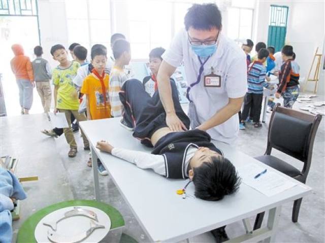 2018高考体检男生女生要脱光,身高体重对大学