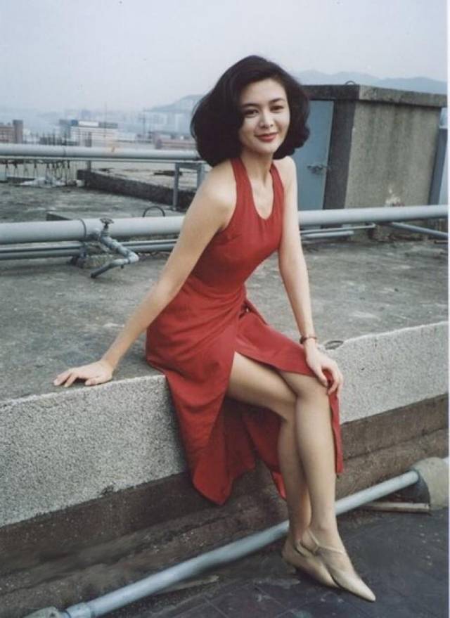 天了,袁咏仪的腿也太好看了!原来贵圈还有这么多隐藏美腿高手!