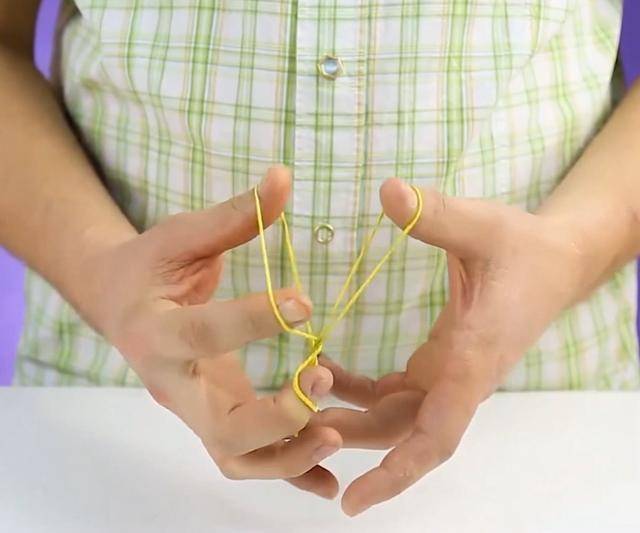 刘谦橡皮筋分离穿越,魔术简易初级基础入门教