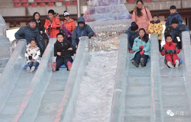 冰滑梯,雪山休闲区等项目可排队免费无限次体验.