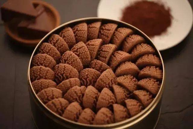 专撩萌系少女!这盒走红朋友圈的“米其林曲奇”让今年圣诞格外浪漫!手慢则无,全球限量5000盒