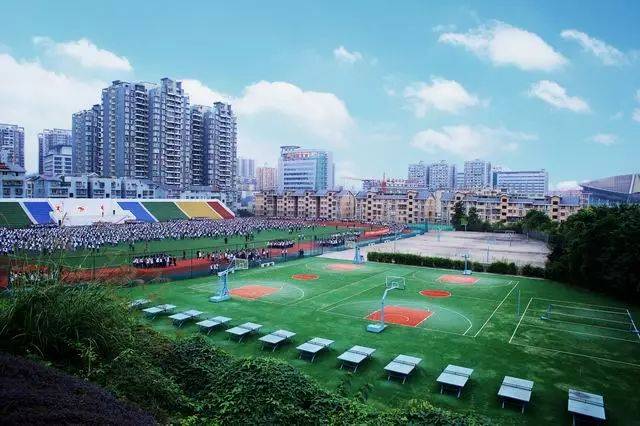 中学兴建于1988年,始建于清光绪三十二年(1906年),时名"达县中学堂"
