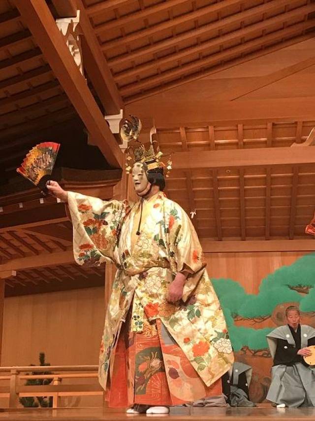 图片说明:日本能乐大师坂井音重演绎能乐《杨贵妃》