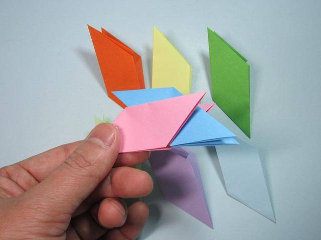 简单的手工折纸:变形飞镖的折法步骤图解