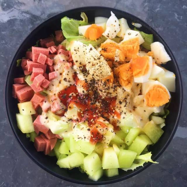 吃起来就停不下的好吃沙拉,食材选择,酱汁搭配,摆盘造型,都非常重要