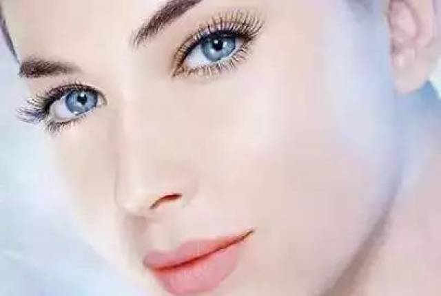 怎么叫别人给你化妆 bf8eefd5643041cea746a53b05193e10.jpeg