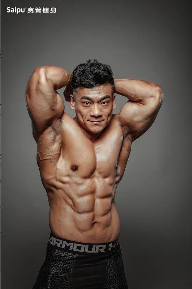 全国健美冠军赛普导师刘博,高颜值加上完美肌肉!