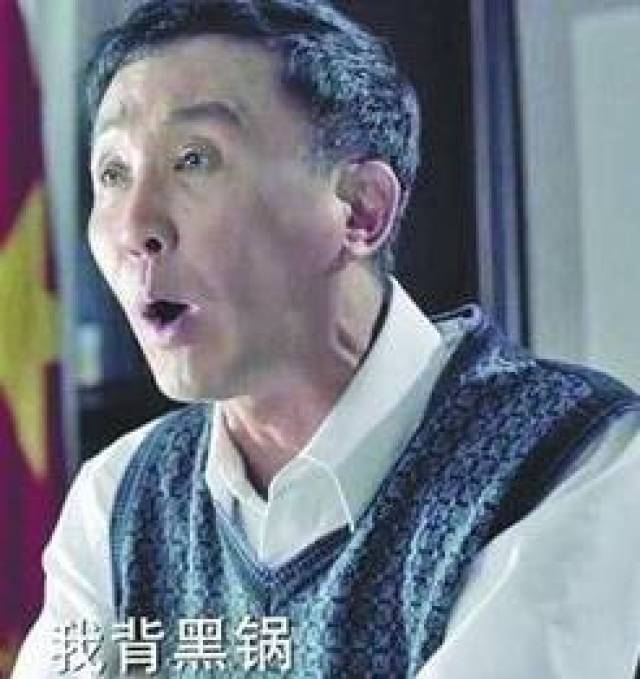 后来,「背锅侠」这个梗 还被玩家和网友们 做成了表情包 大大扩大了