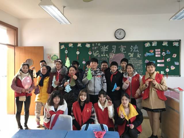 【公益】志愿金山辅读学校,冬日送温情!