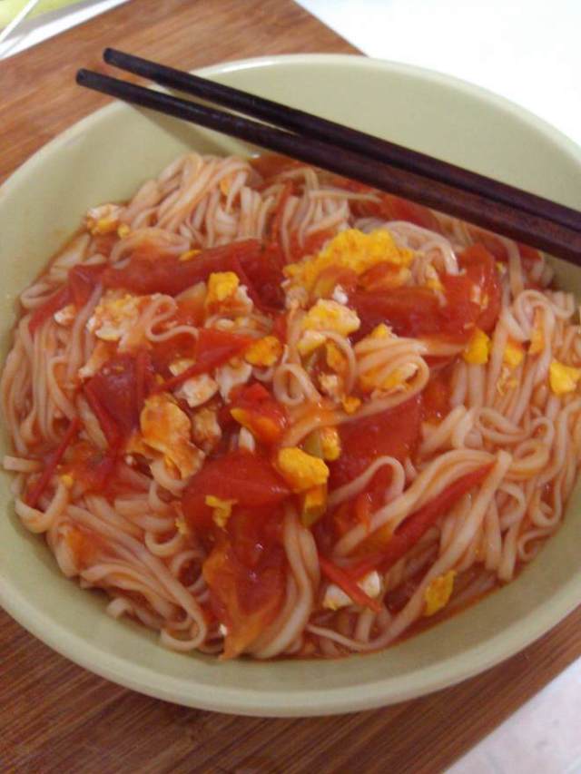 西红柿鸡蛋面只要这样做,家人喝类连汤都没剩