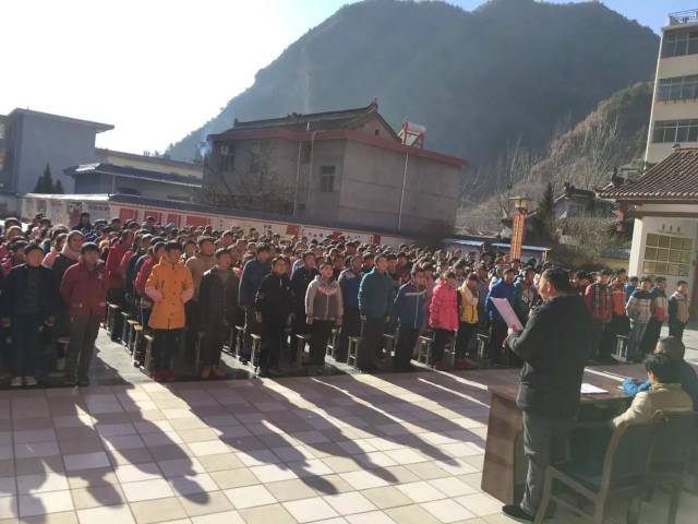 红岩寺中学召开冬季安全暨自主管理教育大会