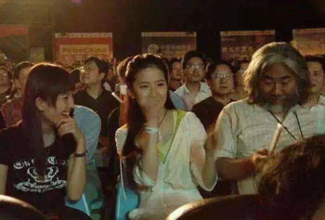 仙剑三姐妹同台尴尬至极,唐嫣刘亦菲为啥全体