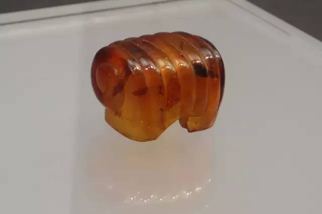 明代琥珀冠