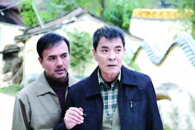《苦乐村官》剧照