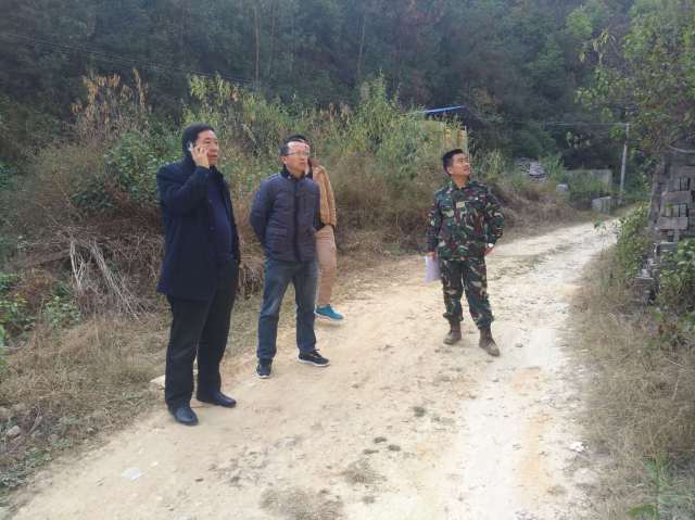 云南保山隆阳区副区长丁学龙深入巡查地质灾害隐患点