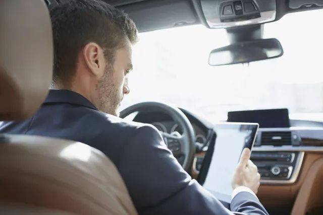 您手中的驾照即将淘汰,未来人类将被禁止开车