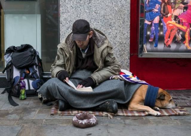 英无家可归者超9000人成危机 政府处理态度傲慢