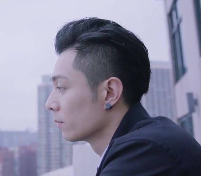 undercut的同时 向发型师展示这几张照片 就能全方位传达"柏豪头"的