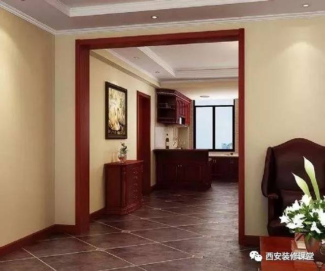 上图这样,客餐厅之间存在垭口,为了和电视墙造型融为一体,做了和木