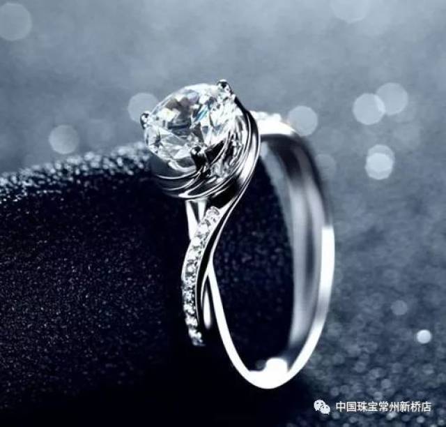 求婚戒指是买一个还是买一对黄金 0c493c185f674a36a523d3cf6ef70093.jpeg