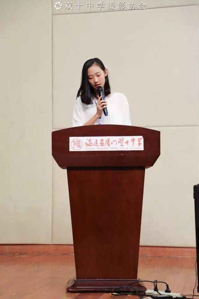 组委会会务负责人 吴祎婷 发言 开幕式的最后,大会秘书长胡楠欣宣布