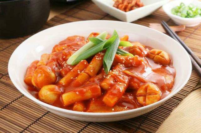 青菜肉丝炒年糕, 番茄鸡蛋炒年糕, 年糕拌红糖, 年糕红豆汤.