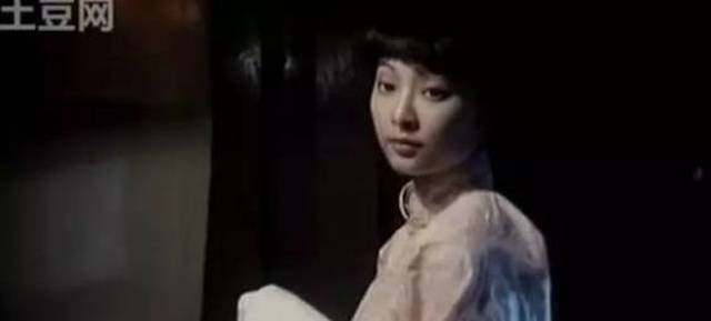 接着主演了《女人花》,这个时候袁立已经是主角之一了.