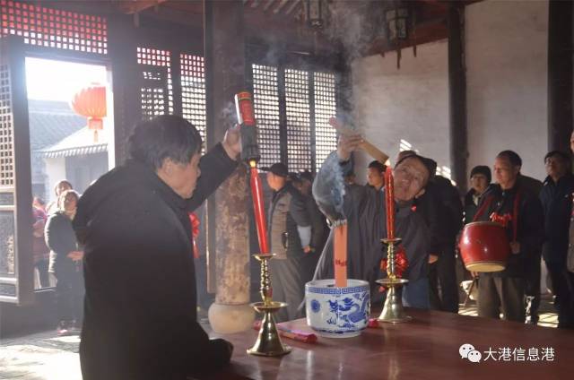 是中华世代相传的优良传统 我们有先祖的德荫庇佑 祭祖让我们缅怀祖德