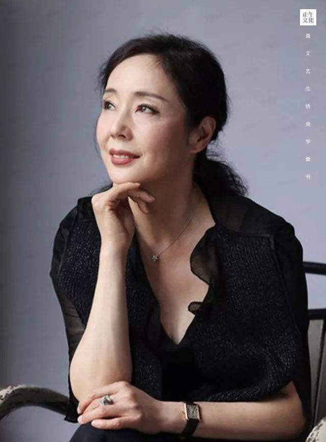 作家· 严歌苓:像所有上班的律师和会计一样,我是靠写字来养家活口的