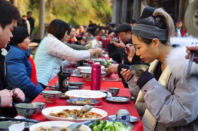 洋节,再见!祭山神,品乡宴,婺源篁岭开启"冬品民俗"文化大餐